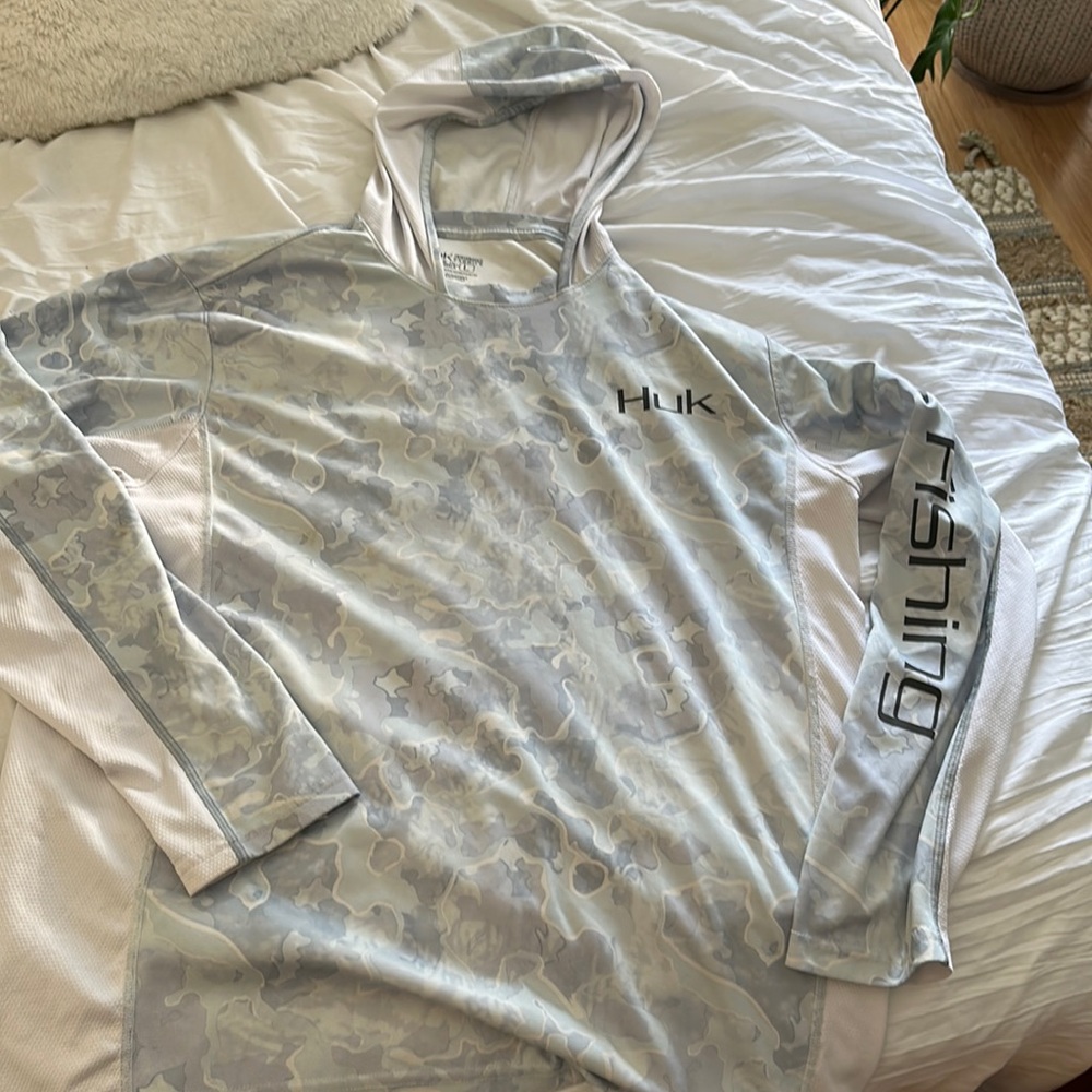 Huk size large fishing shirt